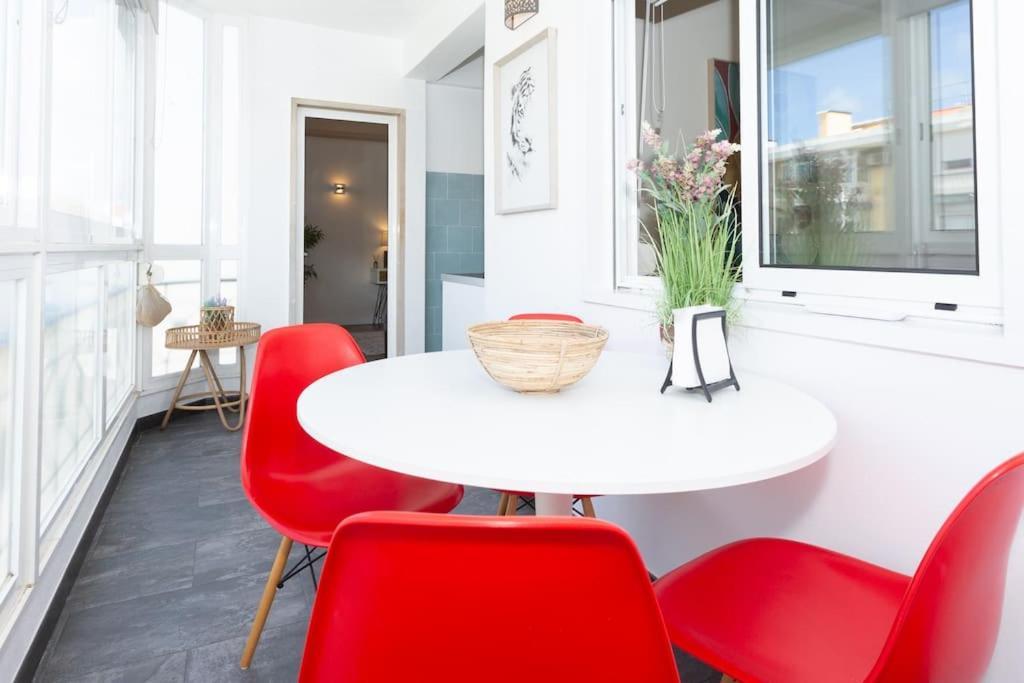 Beachome4U4 / Carcavelos Beach Parede Bagian luar foto