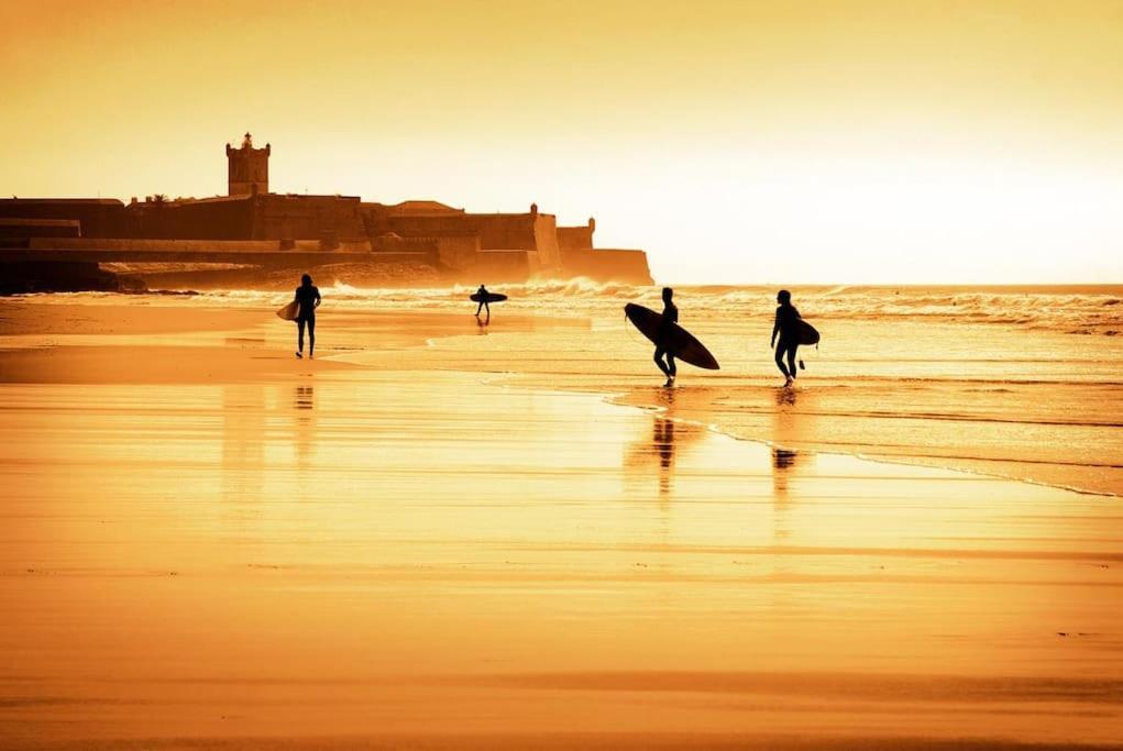 Beachome4U4 / Carcavelos Beach Parede Bagian luar foto