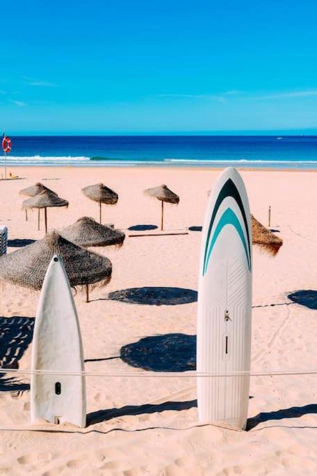 Beachome4U4 / Carcavelos Beach Parede Bagian luar foto