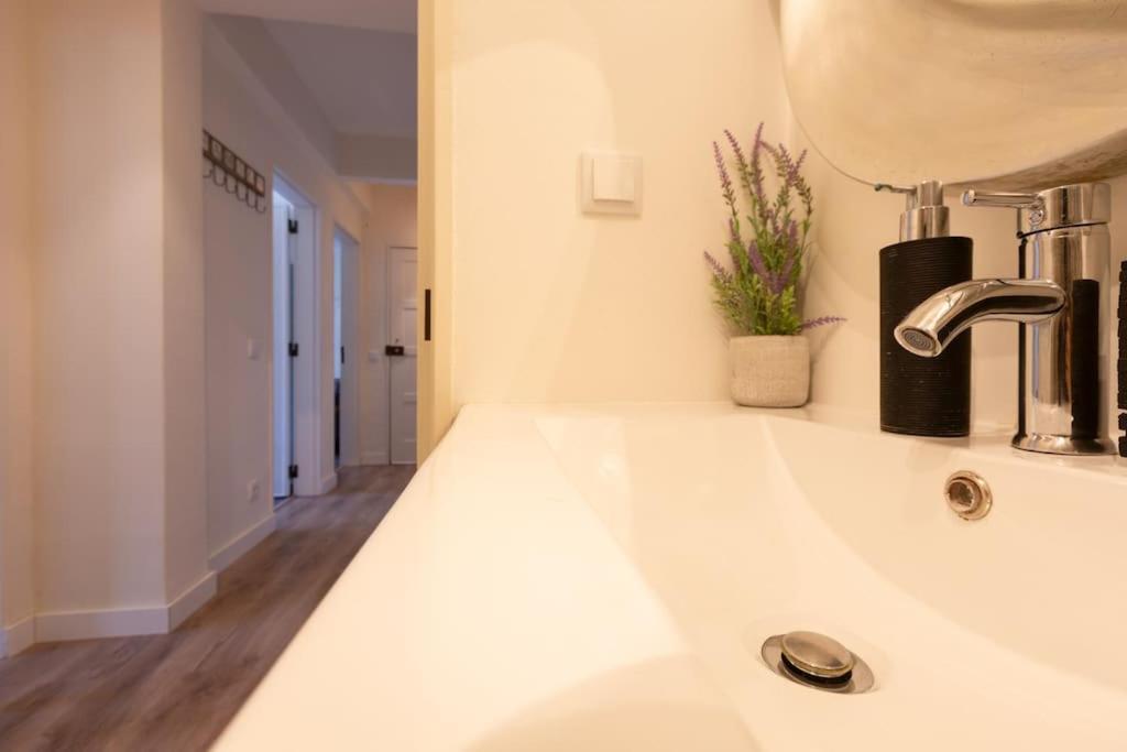 Beachome4U4 / Carcavelos Beach Parede Bagian luar foto