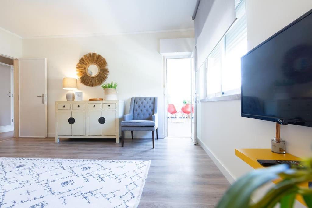 Beachome4U4 / Carcavelos Beach Parede Bagian luar foto