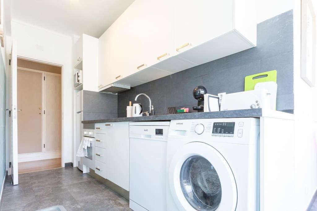 Beachome4U4 / Carcavelos Beach Parede Bagian luar foto